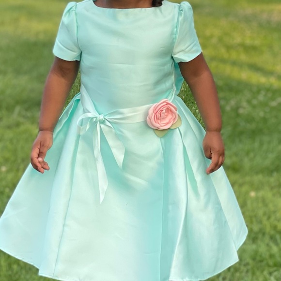 Beautiful dress wore once for a wedding - Picture 2 of 2